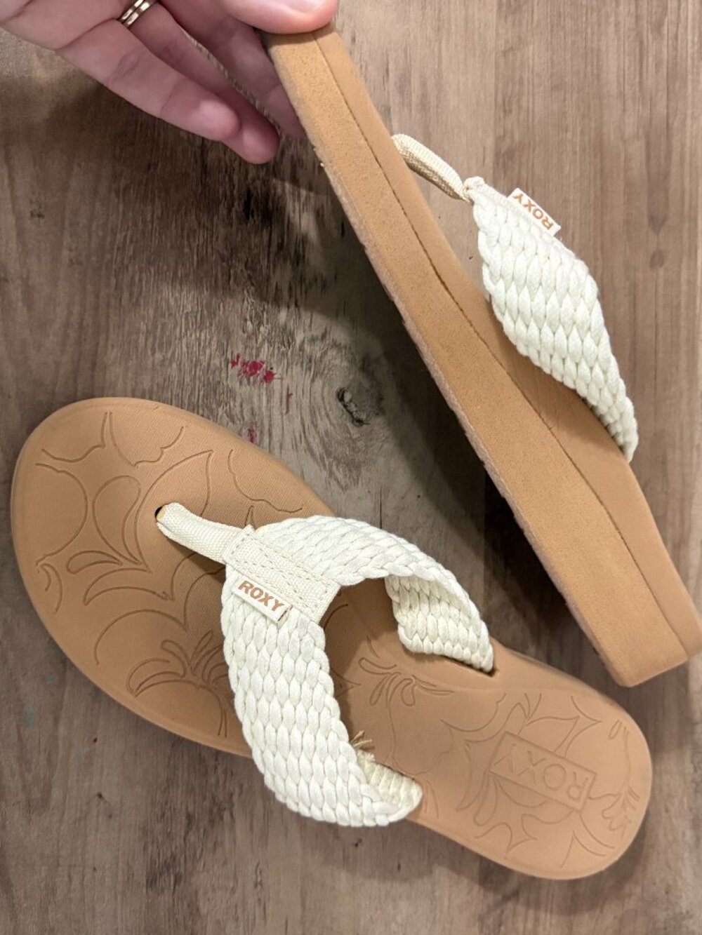 🌸 Beachy Vibes! Roxy Woven Cream Thong Flip Flops